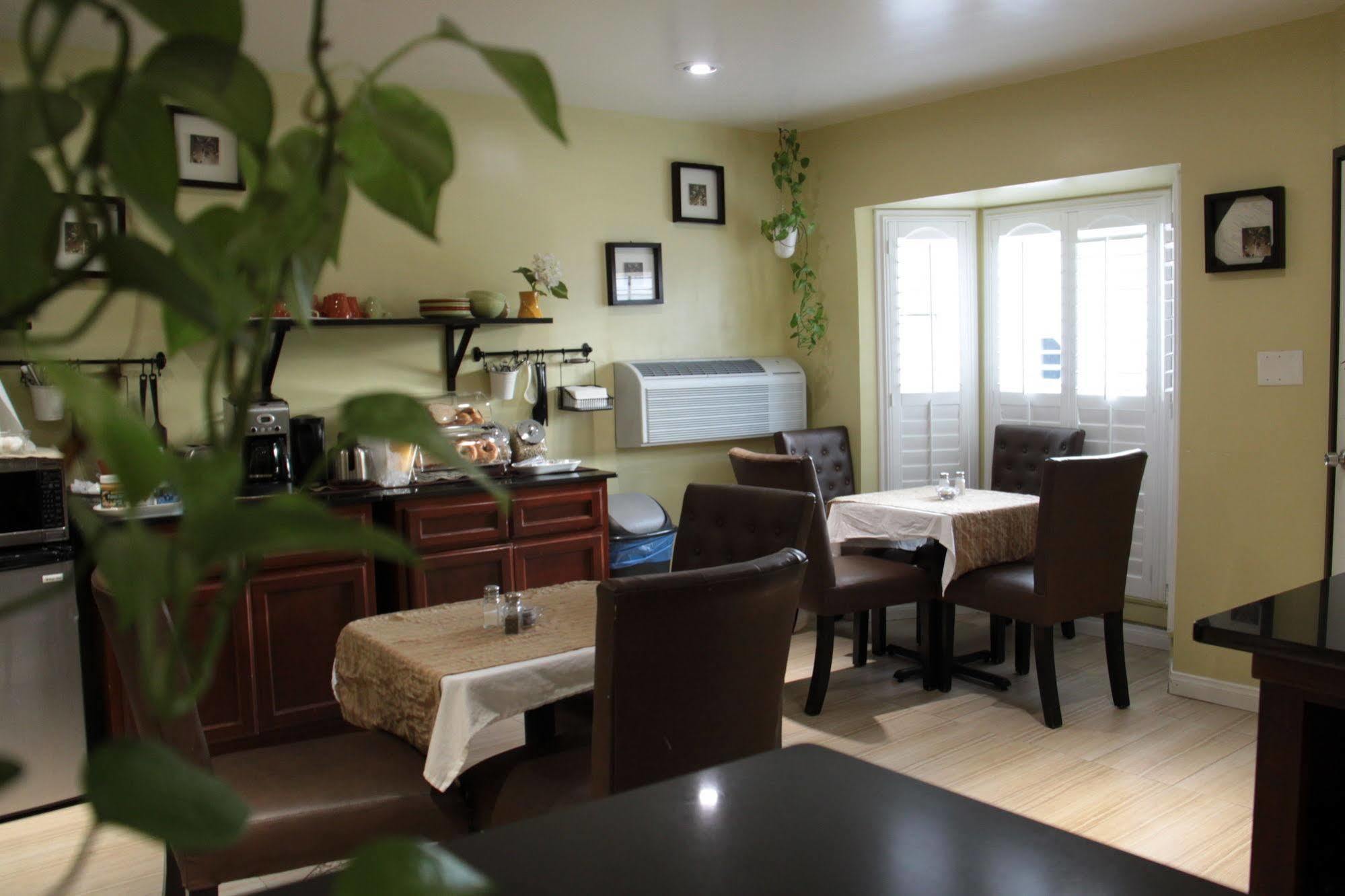 El Royale Gardens Near Universal Studios Hotel 4*